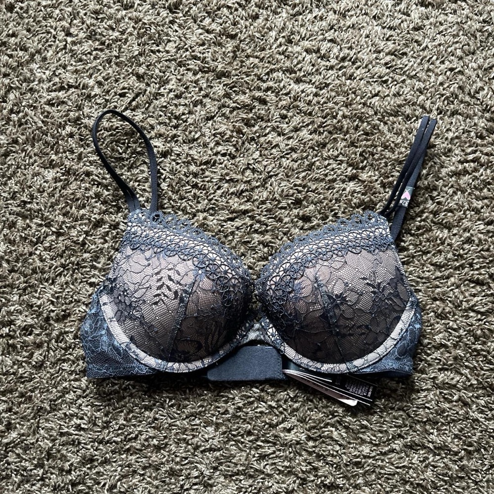 Victoria’s Secret very sexy lace push-up bra